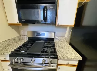 Photo #4: 2473119 Listing