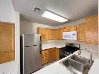 Photo #5: 2473148 Listing 