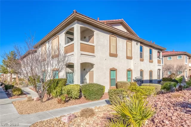 MLS: 2473151 Condo For Sale