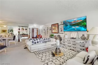 Photo #2: 2473188 Listing