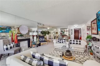 Photo #3: 2473188 Listing