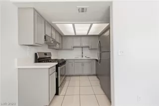 Photo #5: 2473203 Listing