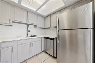 Photo #6: 2473203 Listing