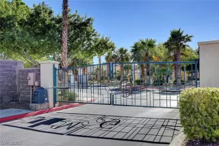 Photo #2: 2473218 Listing 