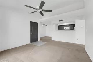 Photo #4: 2473252 Listing