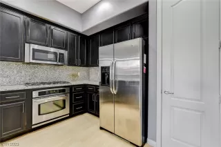 Photo #4: 2473264 Listing