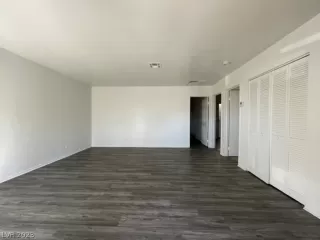 Photo #5: 2473274 Listing