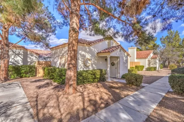 MLS: 2473285 Condo For Sale