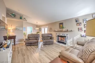 Photo #4: 2473285 Listing