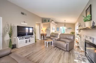 Photo #6: 2473285 Listing