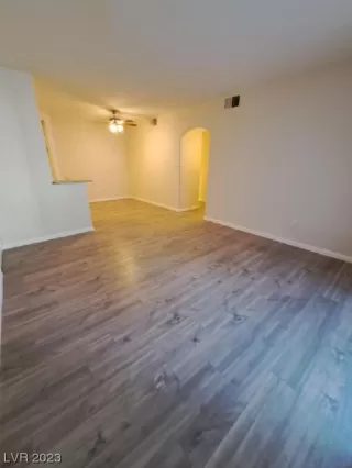 Photo #4: 2473348 Listing