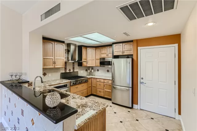 MLS: 2473370 Condo For Sale