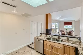 Photo #3: 2473370 Listing