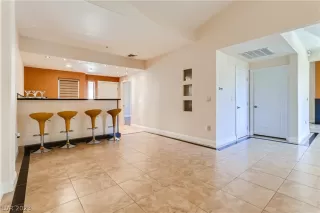 Photo #4: 2473370 Listing