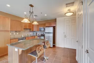 Photo #1: 2473421 Listing