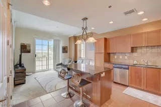 Photo #2: 2473421 Listing