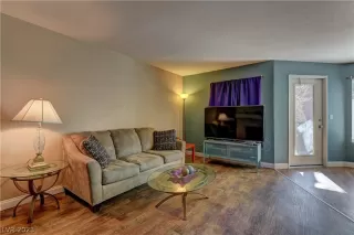 Photo #3: 2473474 Listing