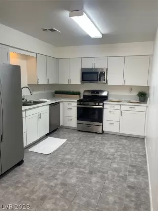 Photo #3: 2473482 Listing