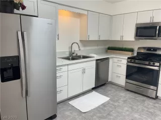 Photo #4: 2473482 Listing