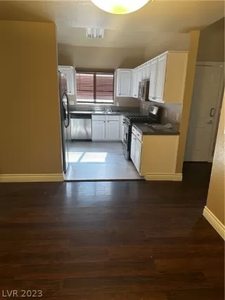 Photo #6: 2473543 Listing