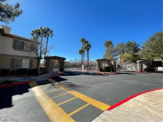 Photo #1: 2473573 Listing 