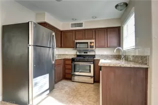 Photo #5: 2473609 Listing