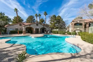 Photo #2: 2473633 Listing