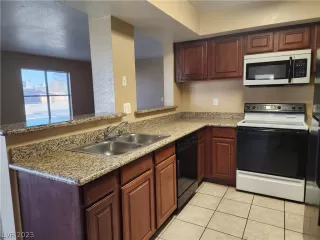 Photo #3: 2473635 Listing