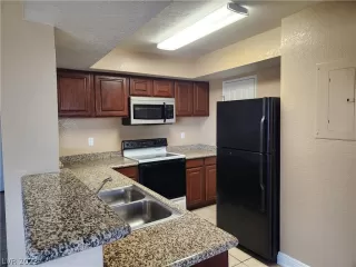 Photo #4: 2473635 Listing