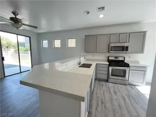 Photo #4: 2473652 Listing