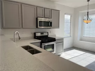 Photo #5: 2473652 Listing