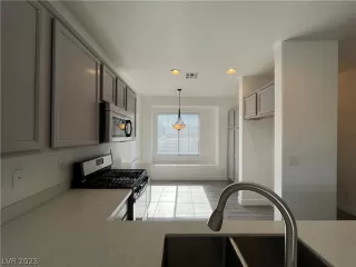 Photo #6: 2473652 Listing