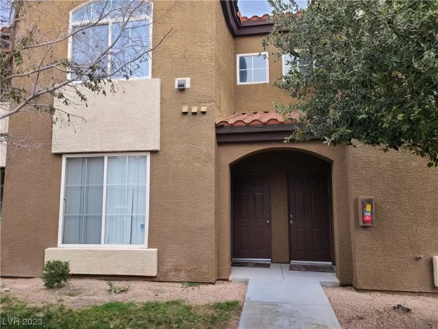 MLS: 2473671 Condo For Sale