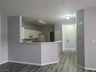 Photo #3: 2473671 Listing