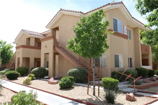 MLS: 2473682 Condo For Sale