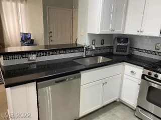 Photo #2: 2473690 Listing 