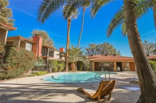 Photo #5: 2473757 Listing 