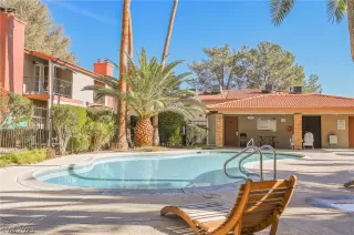 Photo #6: 2473757 Listing 