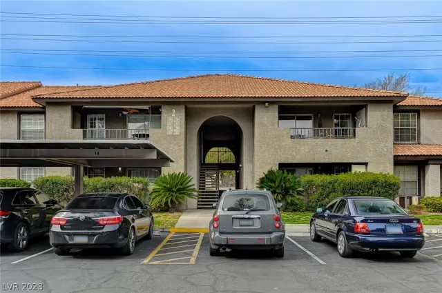 MLS: 2473771 Condo For Sale