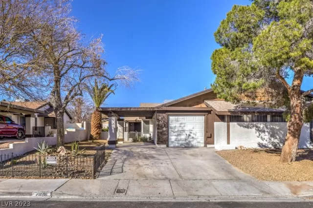 MLS: 2473786 Condo For Sale