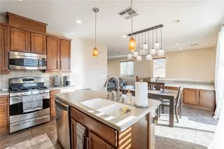 Photo #3: 2473802 Listing 