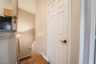 Photo #5: 2473814 Listing