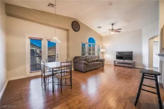 Photo #6: 2473814 Listing