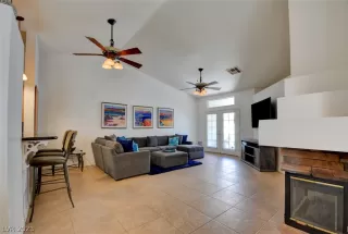 Photo #5: 2473836 Listing