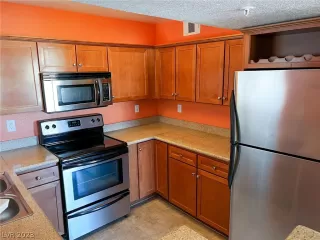 Photo #5: 2473842 Listing