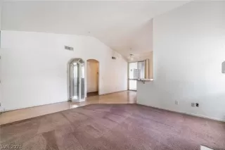 Photo #6: 2473857 Listing