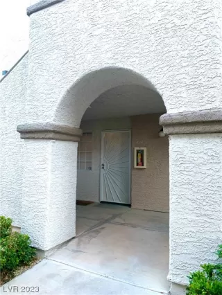 Photo #2: 2473907 Listing