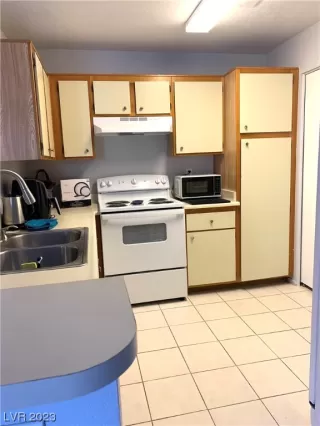 Photo #3: 2473907 Listing