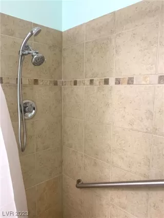 Photo #5: 2473907 Listing