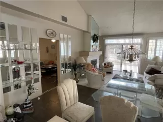 Photo #2: 2473933 Listing